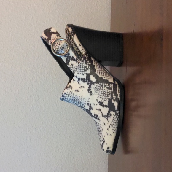 Justfab 'Dion' snake print chunk heel booties - Picture 2 of 6